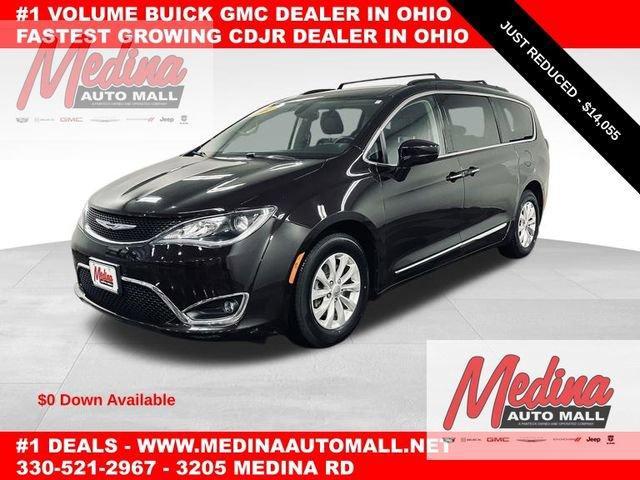 2017 Chrysler Pacifica Vehicle Photo in MEDINA, OH 44256-9631