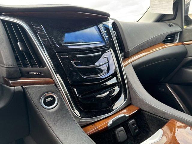 2017 Cadillac Escalade ESV Vehicle Photo in TREVOSE, PA 19053-4984