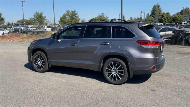 2018 Toyota Highlander Vehicle Photo in BEND, OR 97701-5133