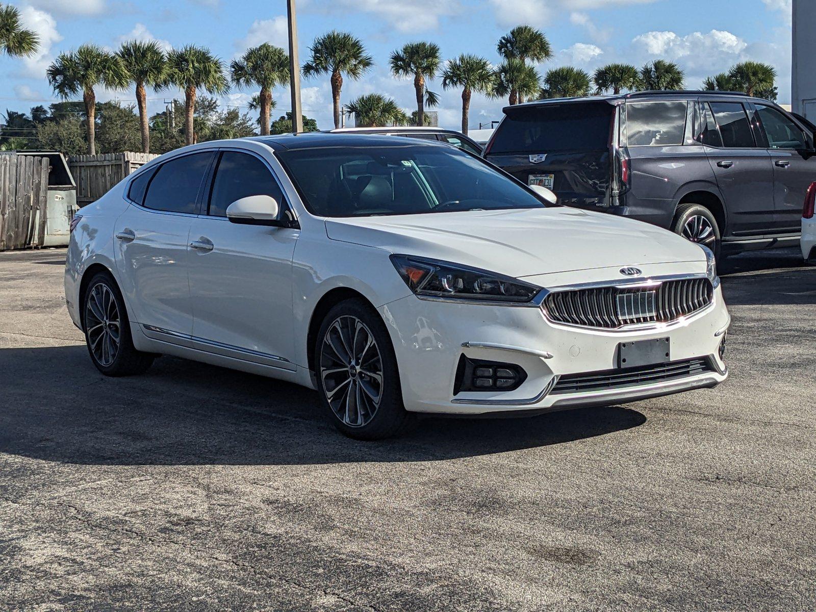 2017 Kia Cadenza Vehicle Photo in WEST PALM BEACH, FL 33407-3296