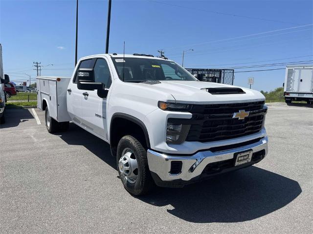 2024 Chevrolet Silverado 3500 HD CC Vehicle Photo in ALCOA, TN 37701-3235