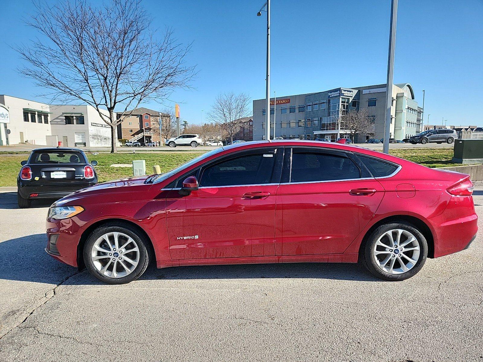 2019 Ford Fusion Hybrid Vehicle Photo in Cedar Rapids, IA 52402