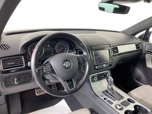 2017 Volkswagen Touareg Vehicle Photo in MEDINA, OH 44256-9001