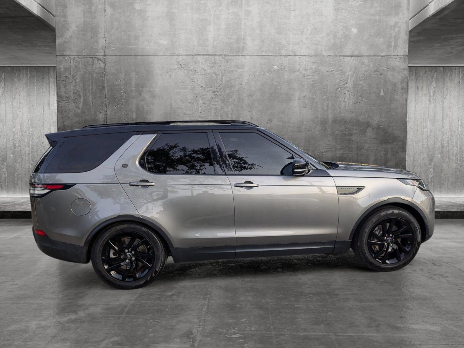 2019 Land Rover Discovery Vehicle Photo in Miami, FL 33169