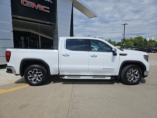 Used 2022 GMC Sierra 1500 SLT with VIN 3GTUUDED8NG658287 for sale in Mandan, ND