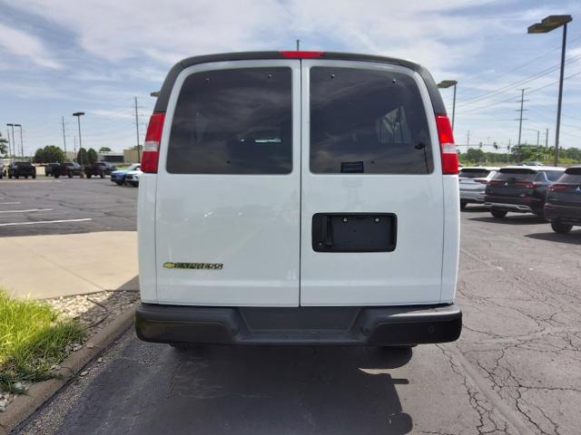 2022 Chevrolet Express Passenger Vehicle Photo in MANHATTAN, KS 66502-5036