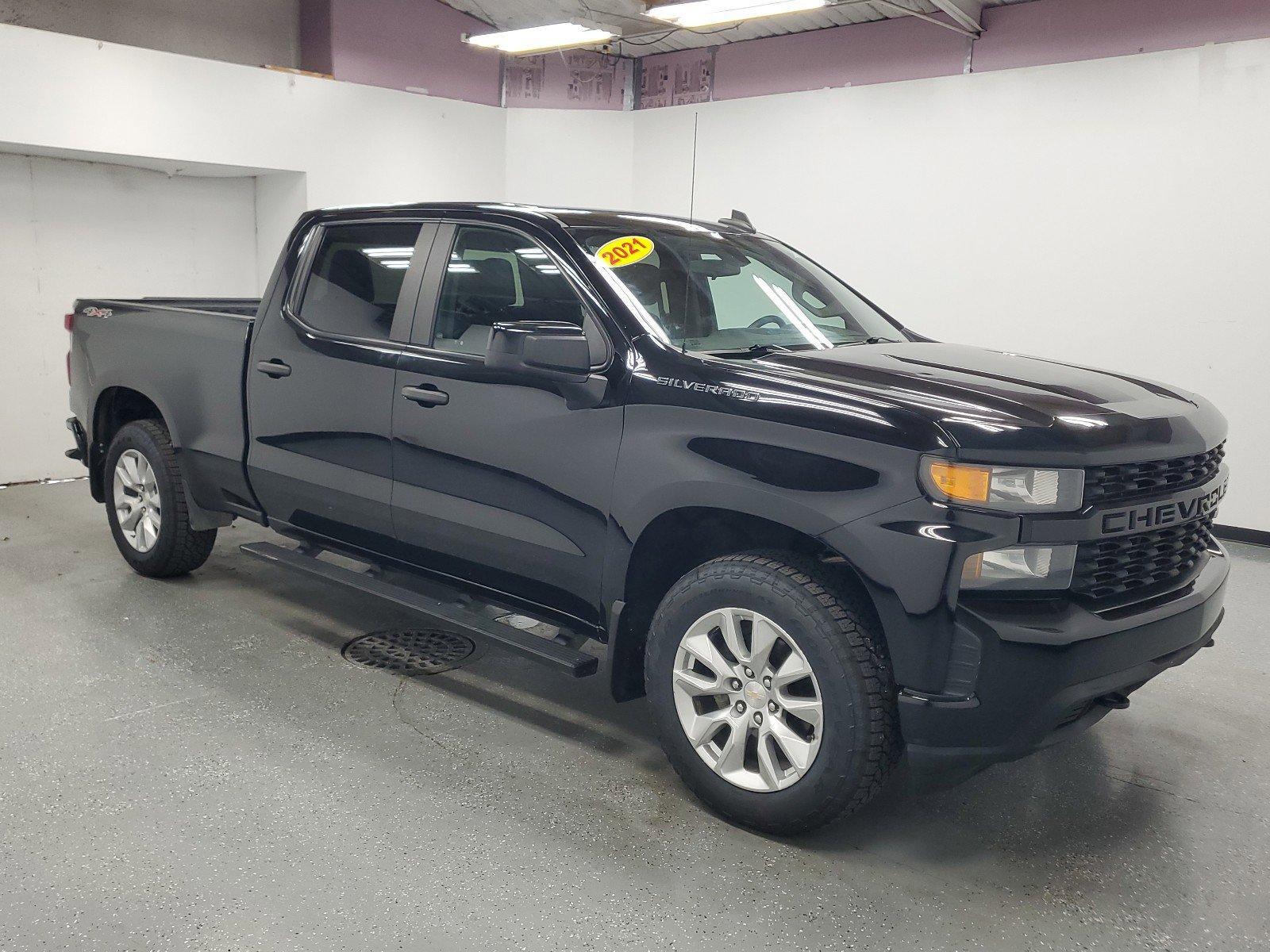 Used 2021 Chevrolet Silverado 1500 Custom with VIN 1GCUYBEF9MZ113465 for sale in Saginaw, MI