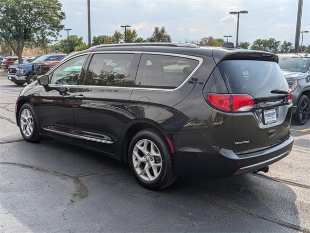 2017 Chrysler Pacifica Vehicle Photo in AURORA, CO 80012-4011