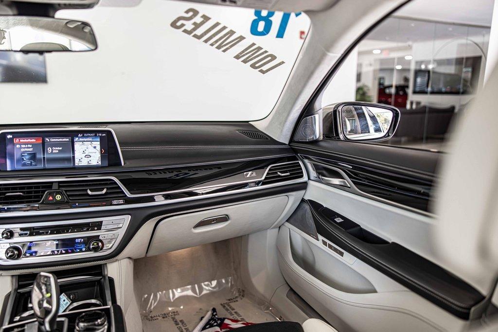 2018 BMW M760i xDrive Vehicle Photo in Saint Charles, IL 60174