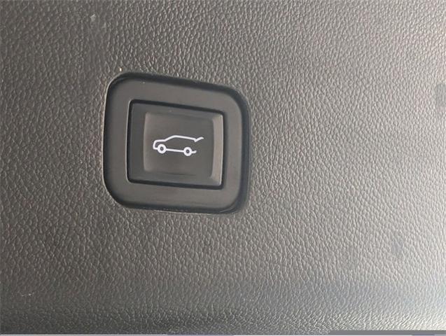 2022 Chevrolet Traverse Vehicle Photo in ENGLEWOOD, CO 80113-6708