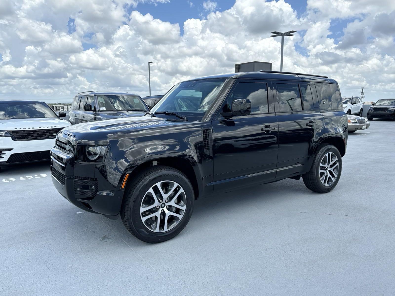 2024 Defender Vehicle Photo in AUSTIN, TX 78717