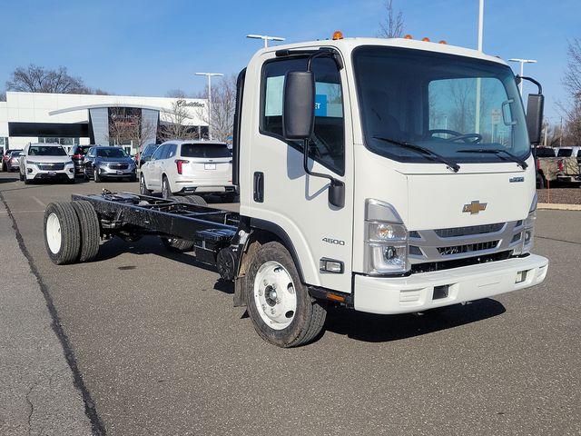 2024 Chevrolet Low Cab Forward 4500 Vehicle Photo in DANBURY, CT 06810-5034