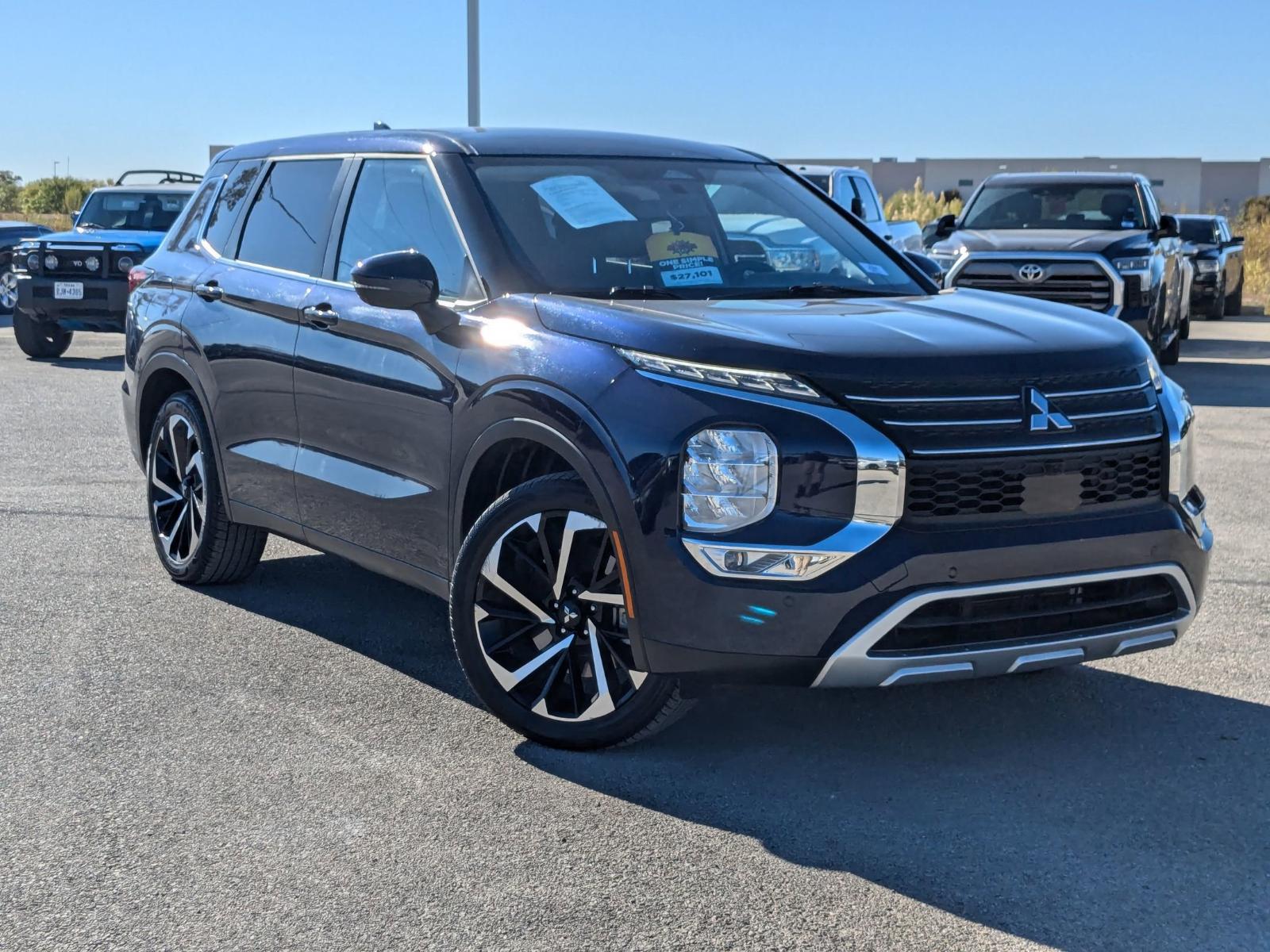 2024 Mitsubishi Outlander Vehicle Photo in Seguin, TX 78155