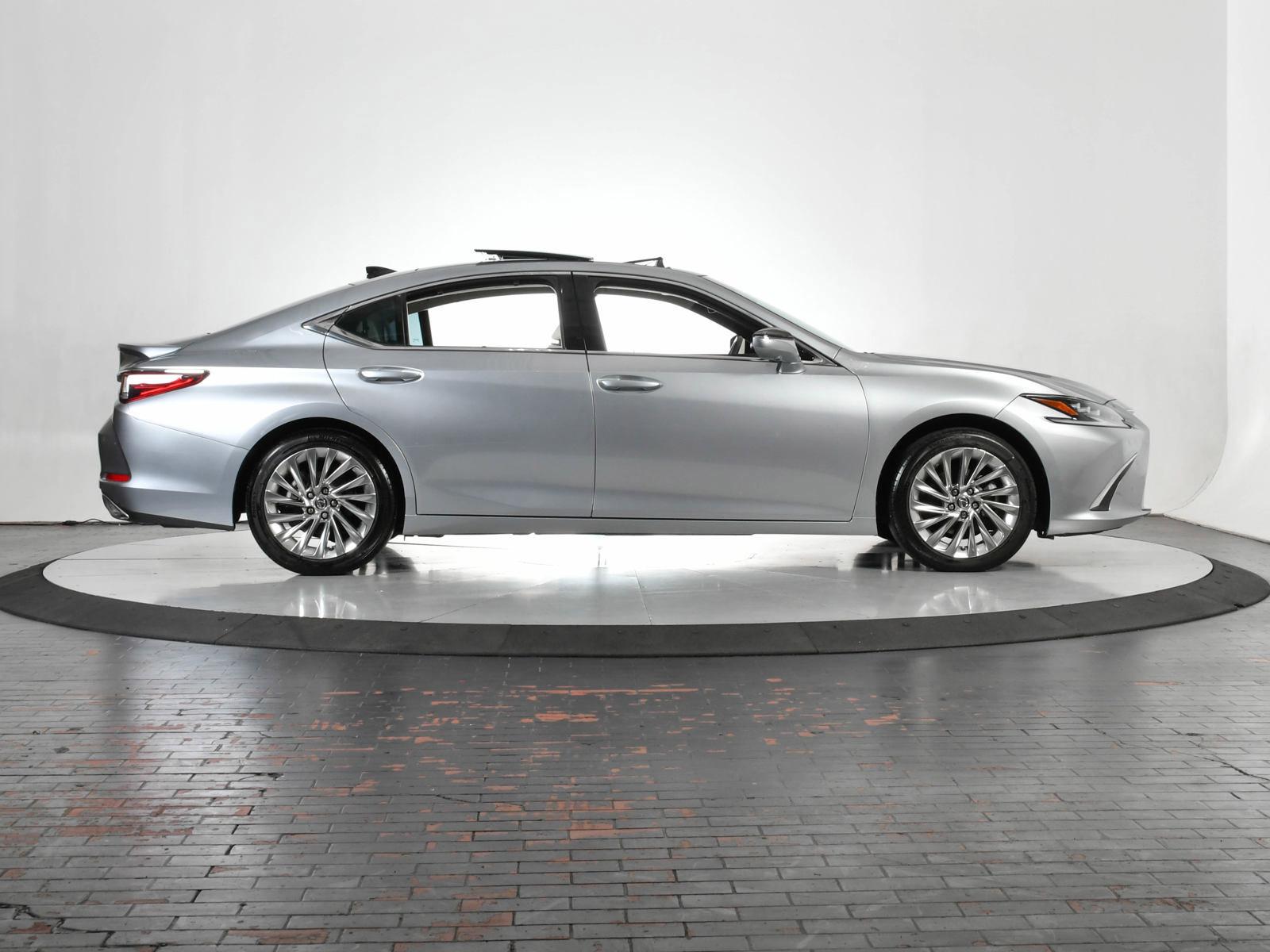 2022 Lexus ES 350 Vehicle Photo in DALLAS, TX 75235