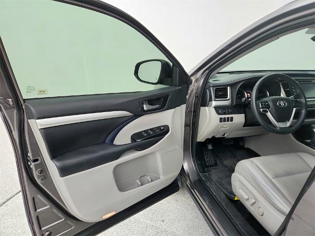 2019 Toyota Highlander Vehicle Photo in Grapevine, TX 76051