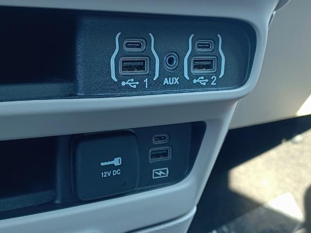 2022 Chrysler Pacifica Vehicle Photo in GREEN BAY, WI 54304-5303