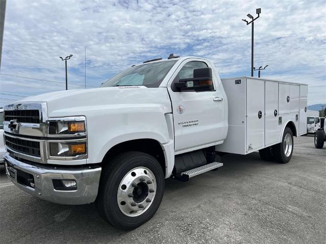 2023 Chevrolet Silverado 5500 HD Vehicle Photo in ALCOA, TN 37701-3235