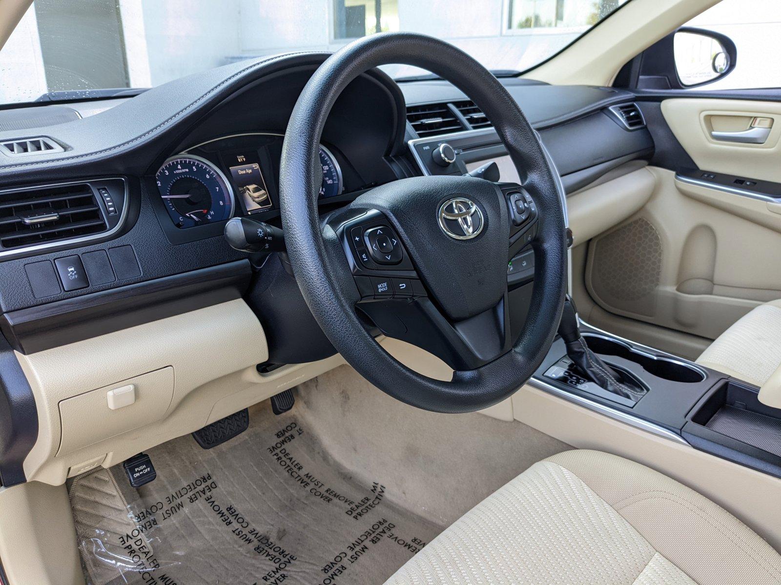 2017 Toyota Camry Vehicle Photo in VALENCIA, CA 91355-1705