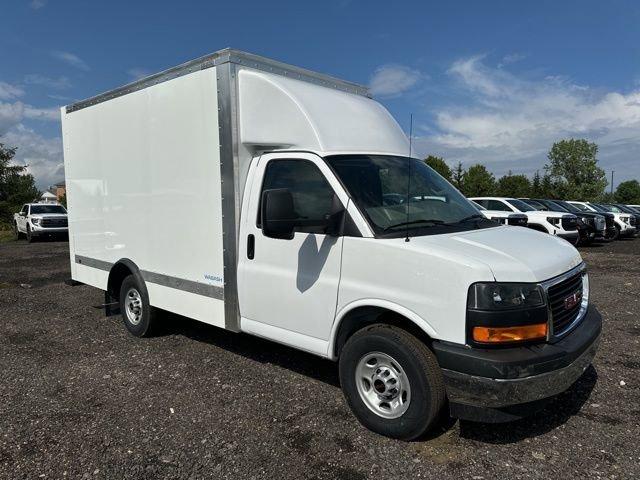 2024 GMC Savana Cutaway 3500 Vehicle Photo in MEDINA, OH 44256-9631