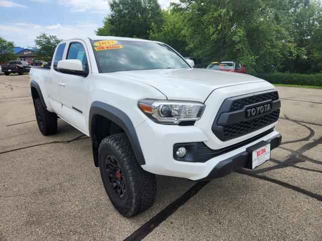 2017 Toyota Tacoma Vehicle Photo in MONROE, WI 53566-1050