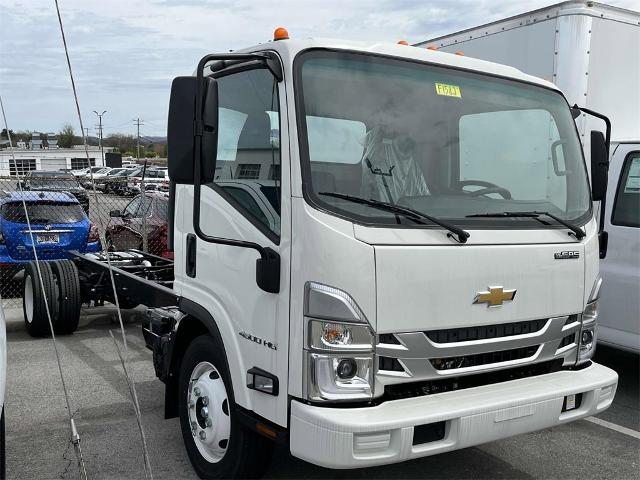 2024 Chevrolet Low Cab Forward 4500 Vehicle Photo in ALCOA, TN 37701-3235