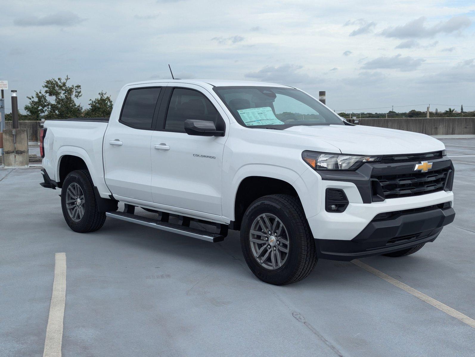 2024 Chevrolet Colorado Vehicle Photo in PEMBROKE PINES, FL 33024-6534