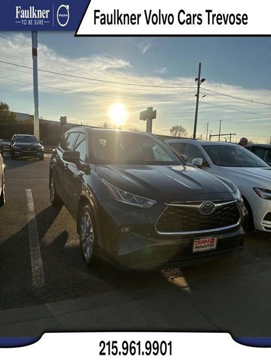 2021 Toyota Highlander Vehicle Photo in Trevose, PA 19053