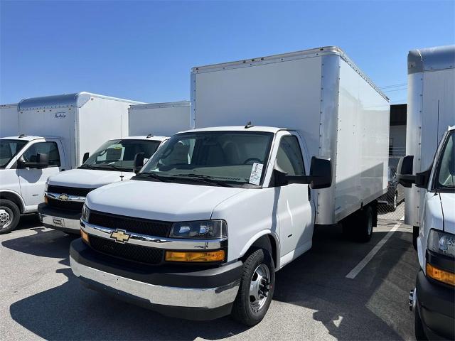 2023 Chevrolet Express Cutaway 3500 Vehicle Photo in ALCOA, TN 37701-3235