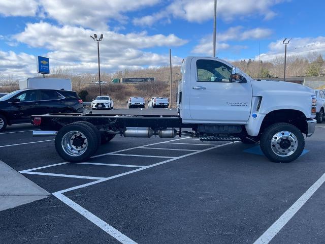 2024 Chevrolet Silverado Chassis Cab Vehicle Photo in GARDNER, MA 01440-3110