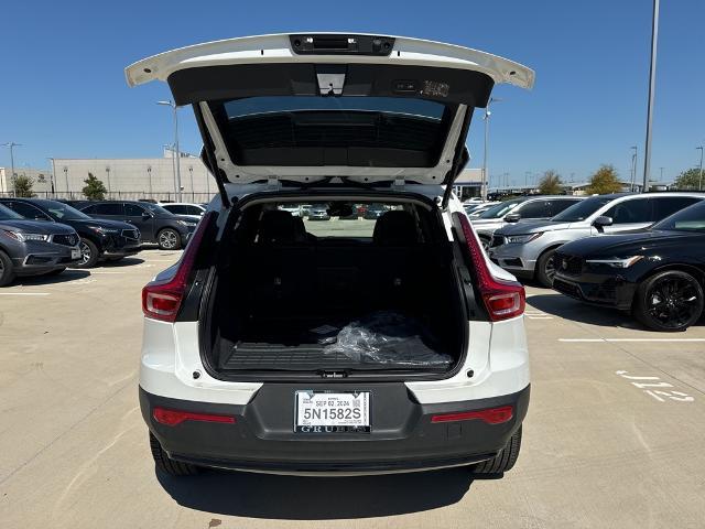 2024 Volvo XC40 Vehicle Photo in Grapevine, TX 76051