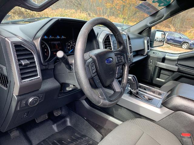 2015 Ford F-150 Vehicle Photo in MOON TOWNSHIP, PA 15108-2571