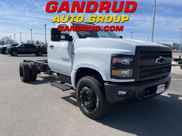 2023 Chevrolet Silverado 5500 HD Vehicle Photo in GREEN BAY, WI 54302-3701