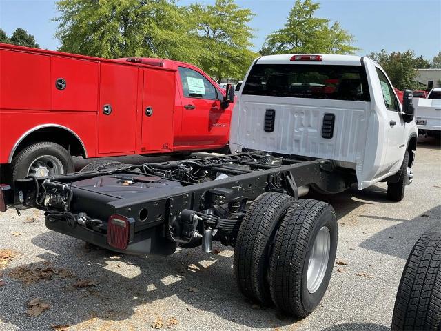 2024 Chevrolet Silverado 3500 HD Chassis Cab Vehicle Photo in ALCOA, TN 37701-3235