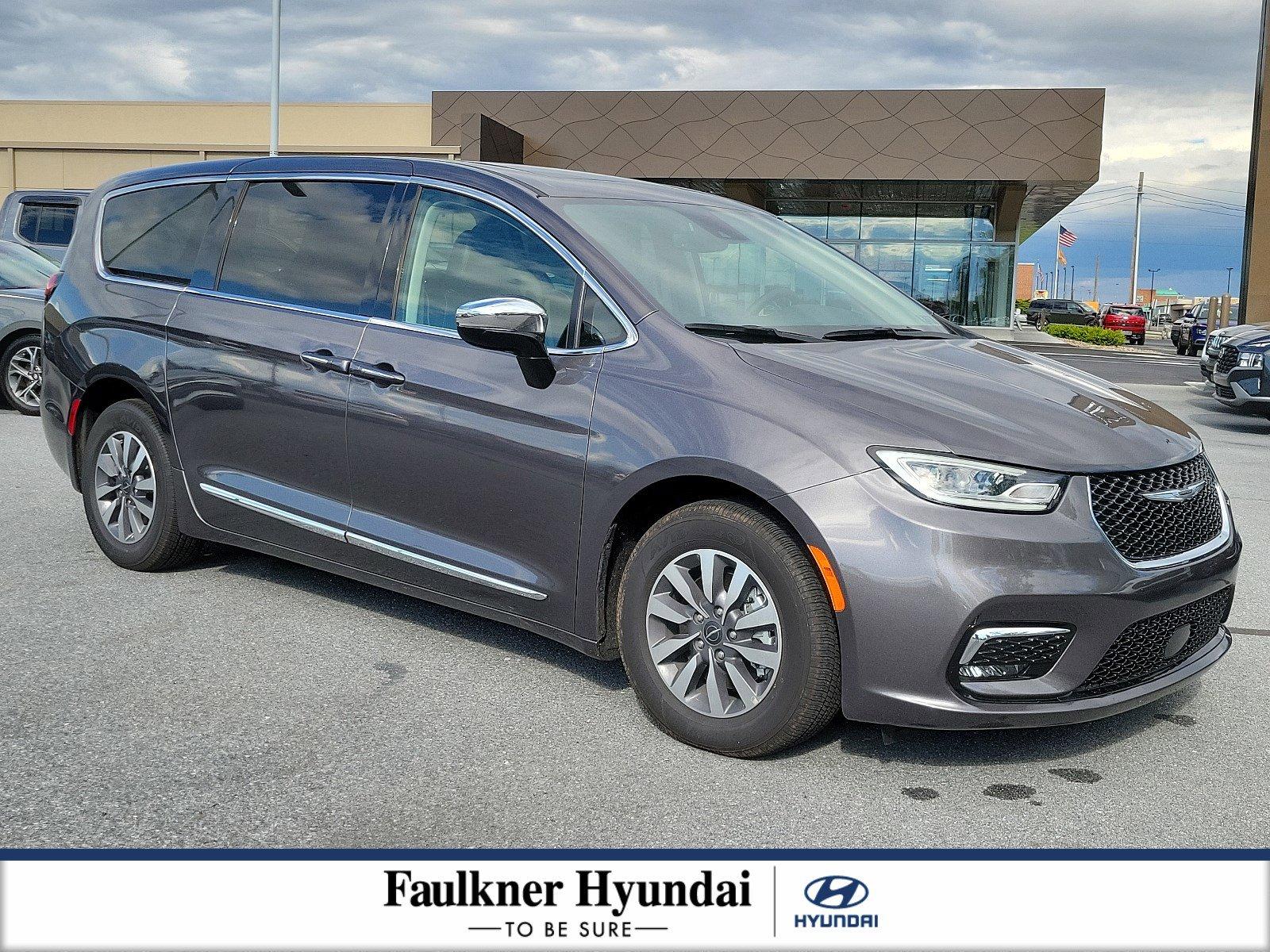 2023 Chrysler Pacifica Vehicle Photo in Harrisburg, PA 17111