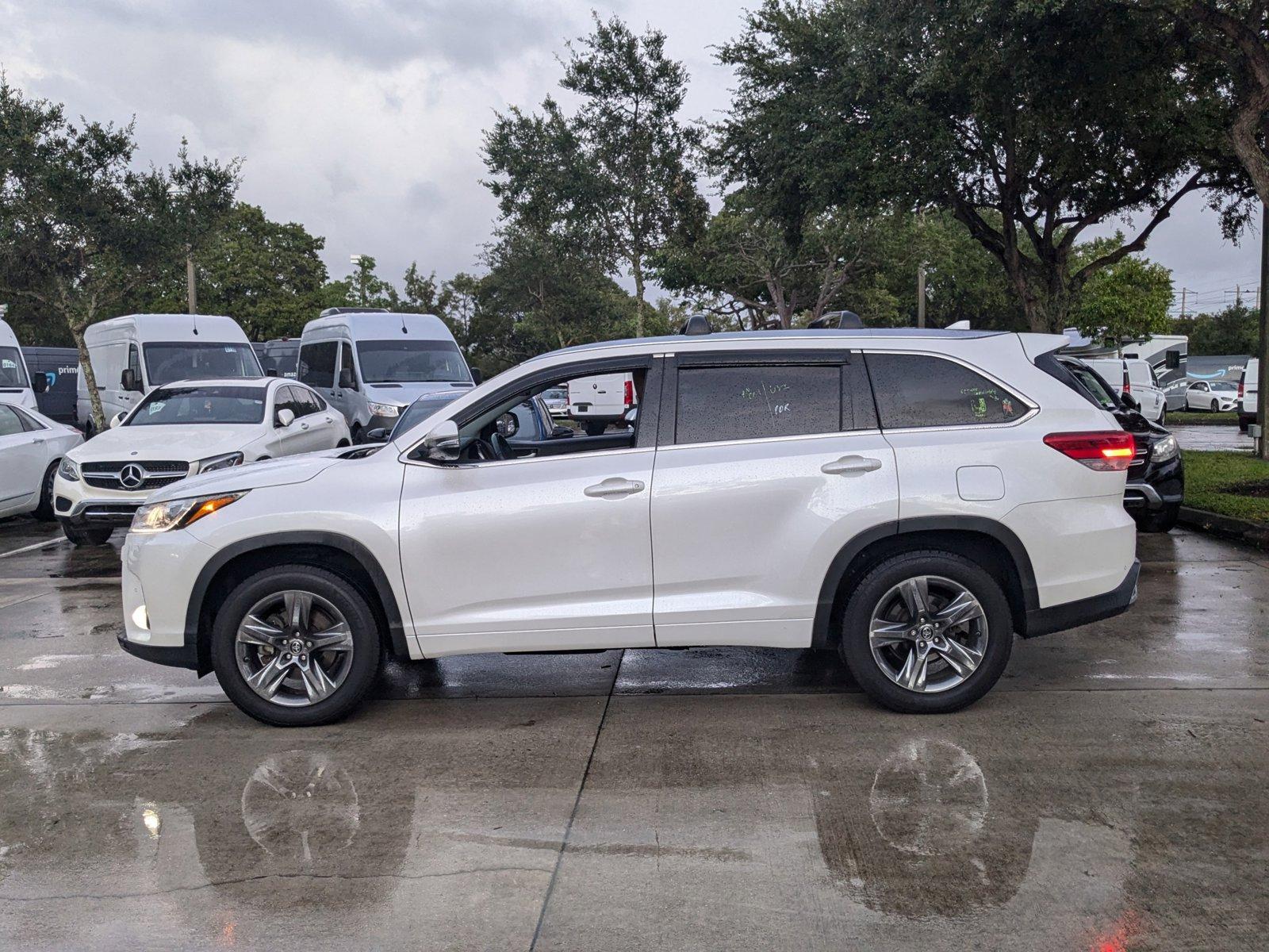 2019 Toyota Highlander Vehicle Photo in Coconut Creek, FL 33073