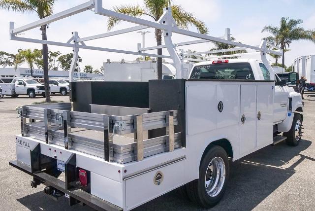 2023 Chevrolet Silverado Chassis Cab Vehicle Photo in VENTURA, CA 93003-8585