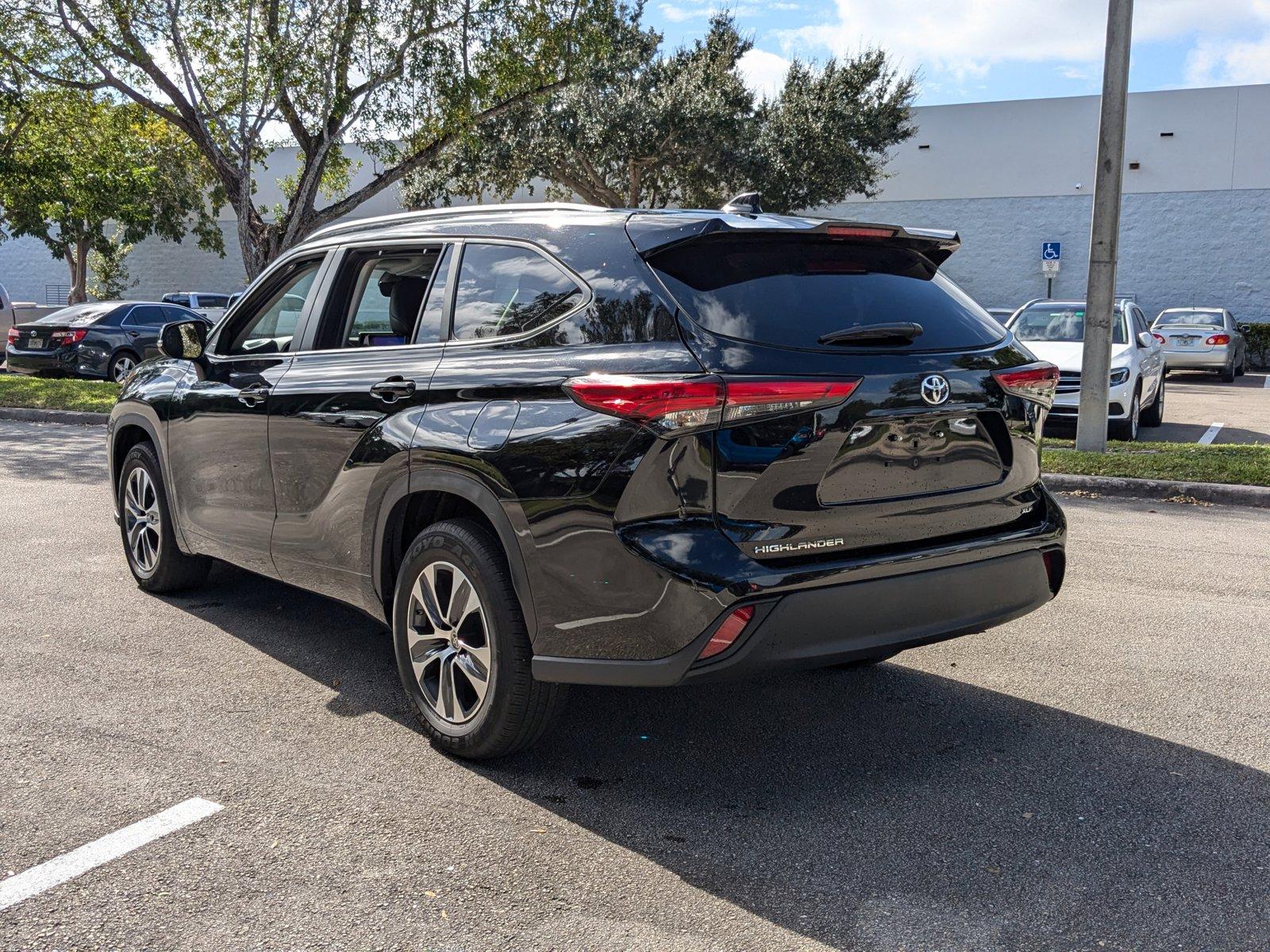 2023 Toyota Highlander Vehicle Photo in West Palm Beach, FL 33417