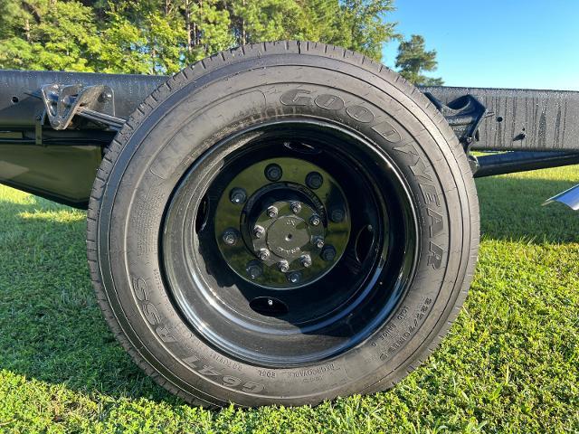 2023 Chevrolet Silverado 4500 HD Vehicle Photo in DUNN, NC 28334-8900