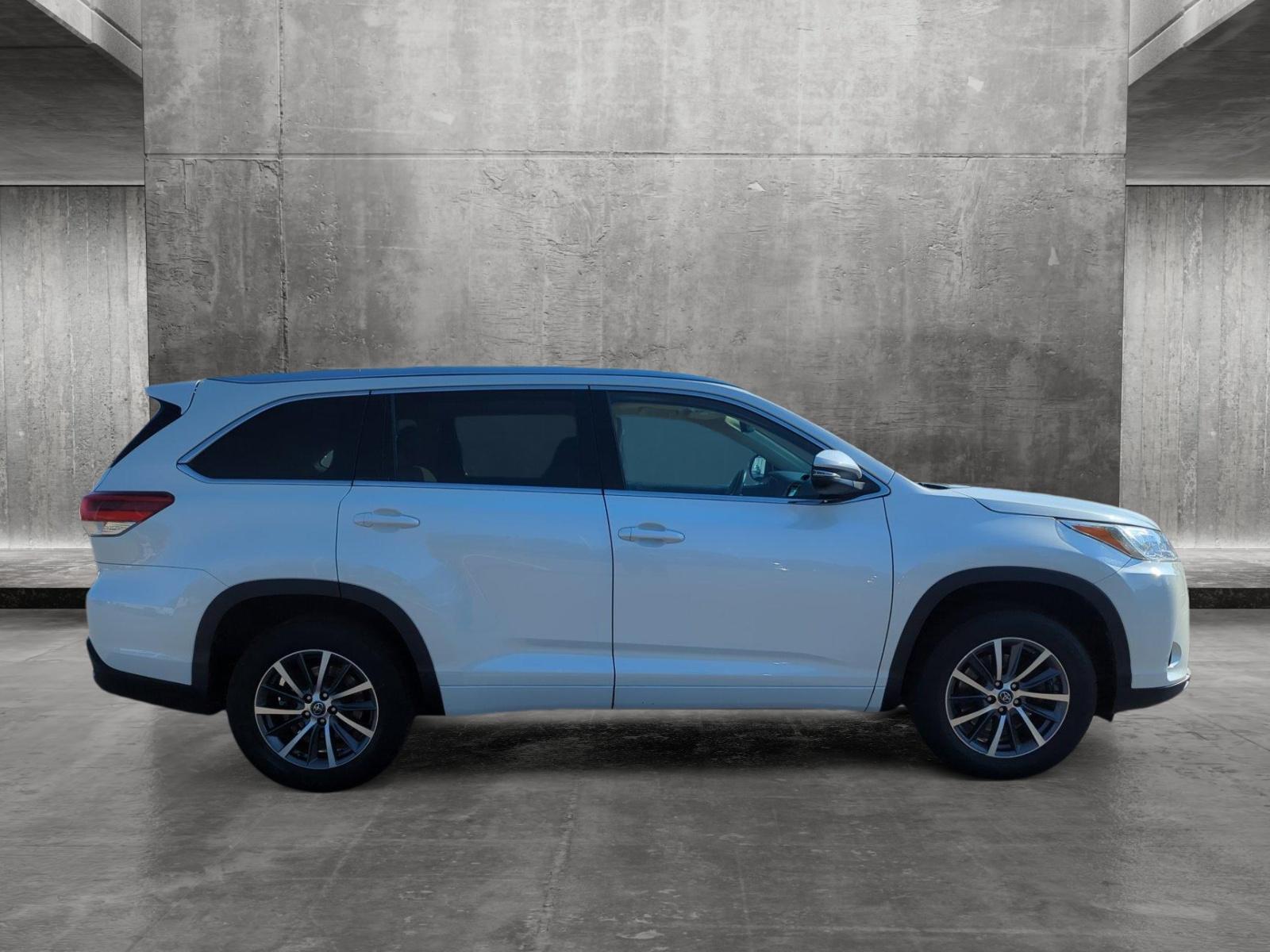 2017 Toyota Highlander Vehicle Photo in Memphis, TN 38133