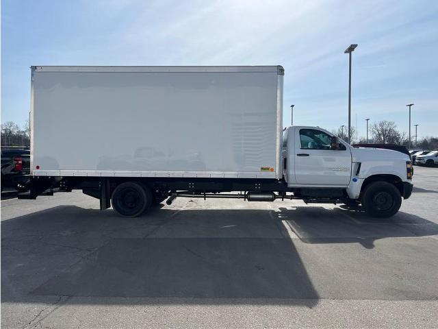 2023 Chevrolet Silverado 5500 HD Vehicle Photo in GREEN BAY, WI 54302-3701