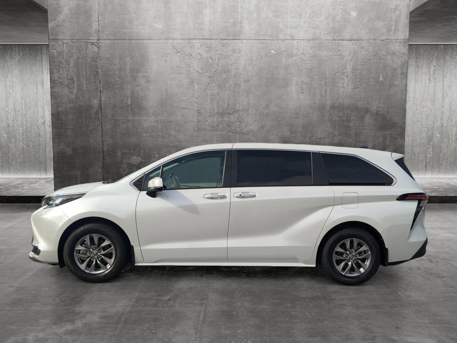 2022 Toyota Sienna Vehicle Photo in St. Petersburg, FL 33713