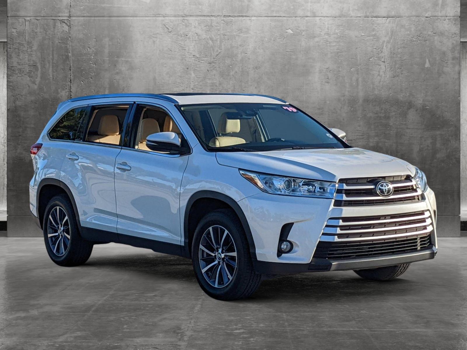 2019 Toyota Highlander Vehicle Photo in Davie, FL 33331