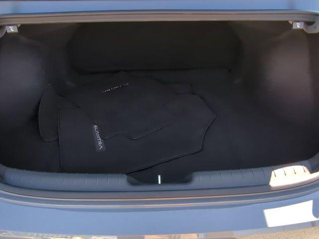 2022 Hyundai ELANTRA Vehicle Photo in Merrillville, IN 46410