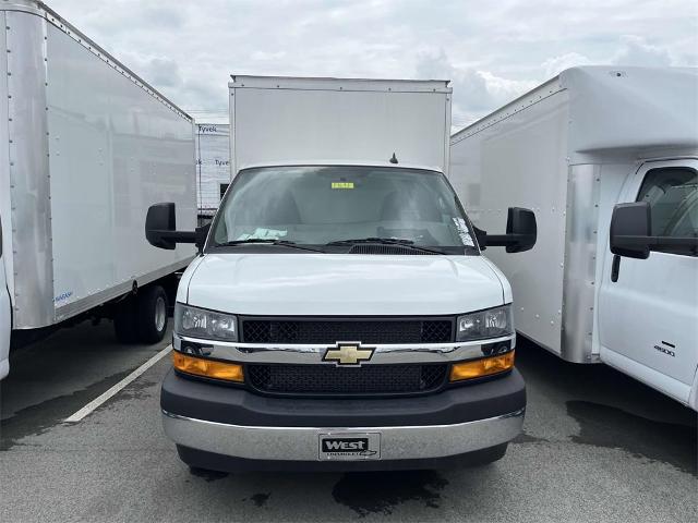 2023 Chevrolet Express Cutaway 3500 Vehicle Photo in ALCOA, TN 37701-3235