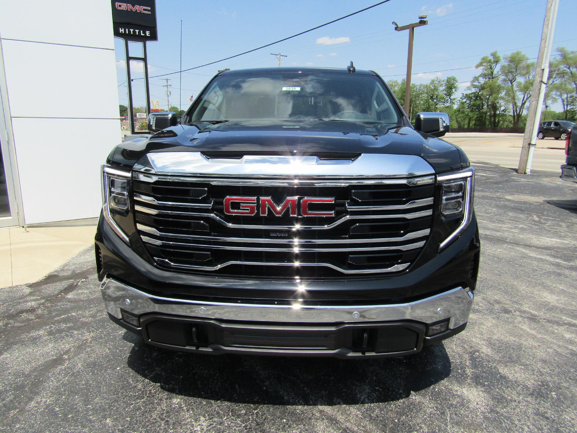 2024 GMC Sierra 1500 Vehicle Photo in GREENVILLE, OH 45331-1026