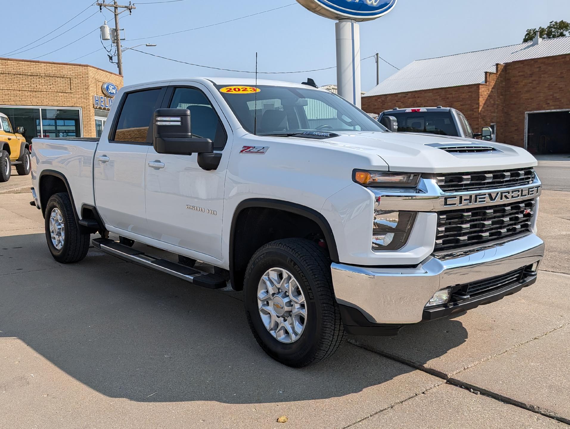 Used 2023 Chevrolet Silverado 2500HD LT with VIN 1GC1YNEY6PF245384 for sale in Sigourney, IA