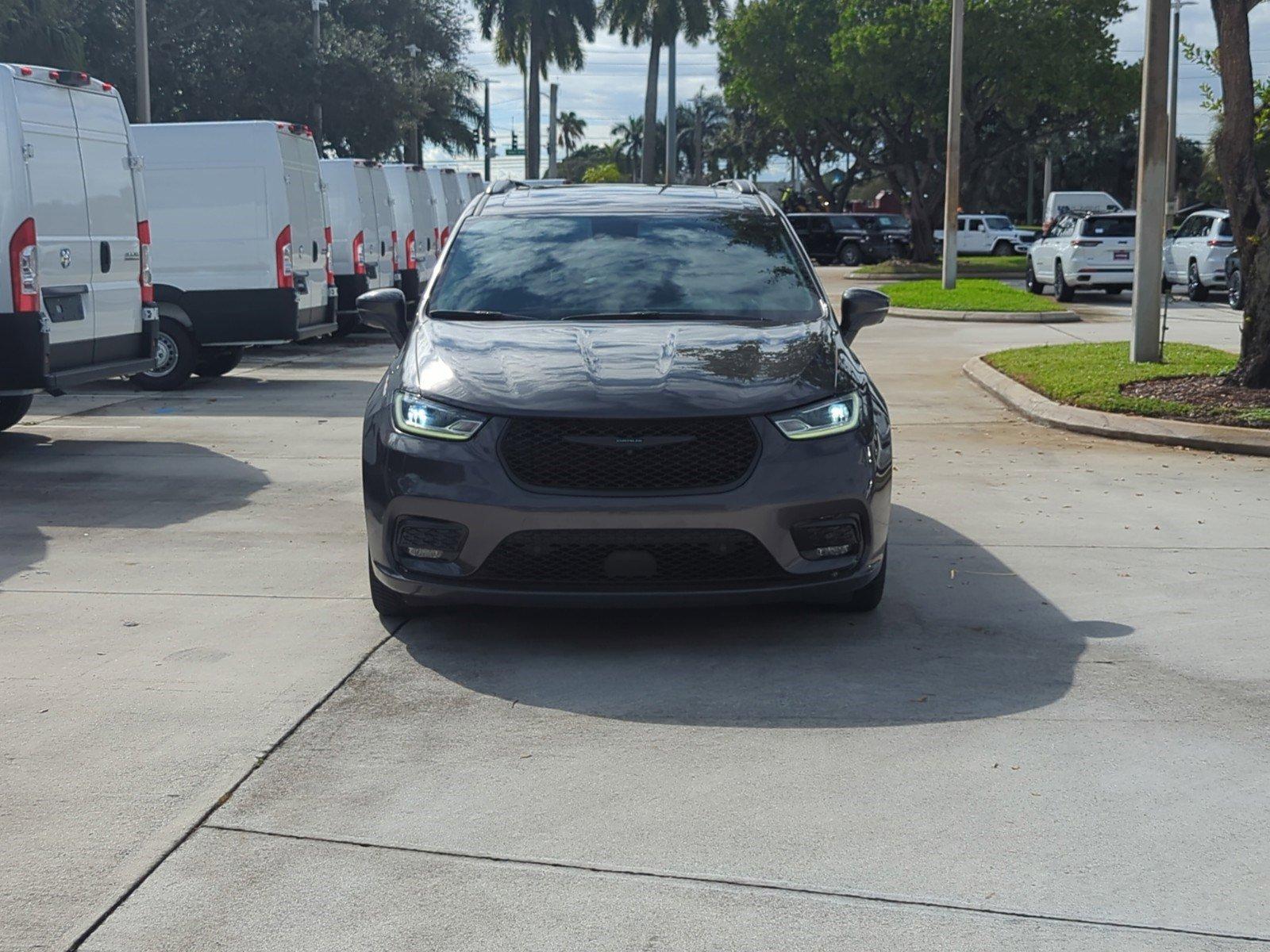 2021 Chrysler Pacifica Vehicle Photo in Pembroke Pines, FL 33027