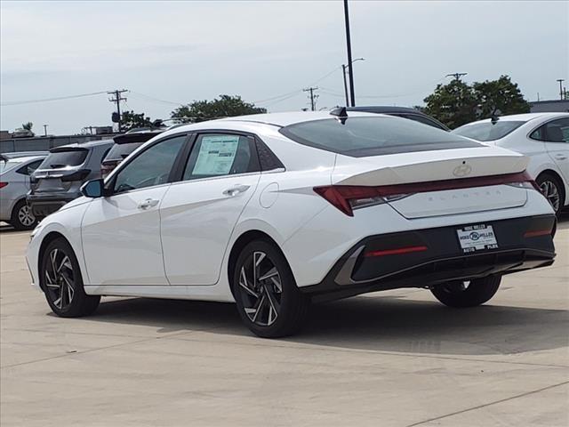 2024 Hyundai ELANTRA Vehicle Photo in Peoria, IL 61615