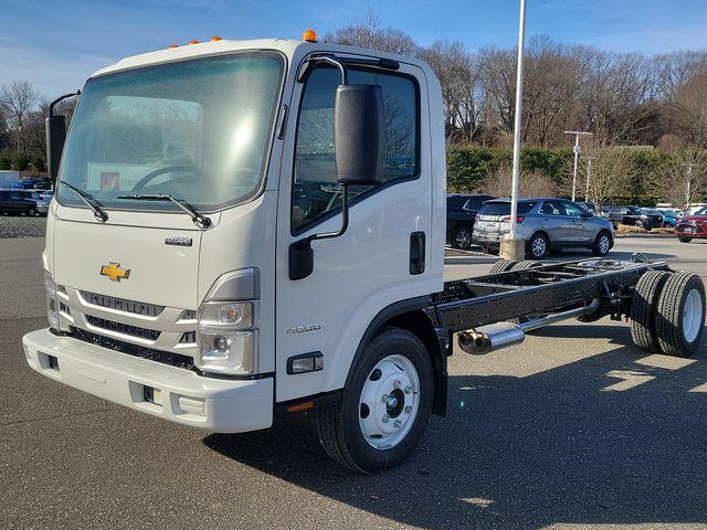 2024 Chevrolet Low Cab Forward 4500 Vehicle Photo in DANBURY, CT 06810-5034