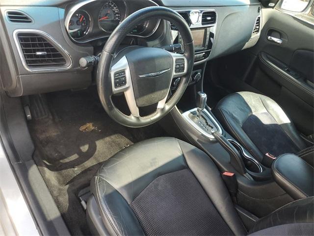 2013 Chrysler 200 Vehicle Photo in GRAND BLANC, MI 48439-8139